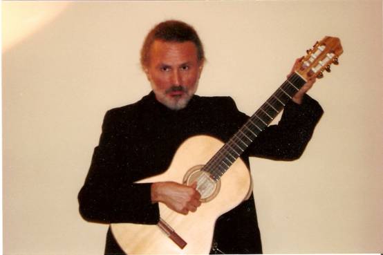 [μουσικογραφίες] Paul Vondiziano: Ένα υπέροχα ζεστό και μουσικό ρεσιτάλ κιθάρας<BR>(του Τάκη Ατσιδάκου)